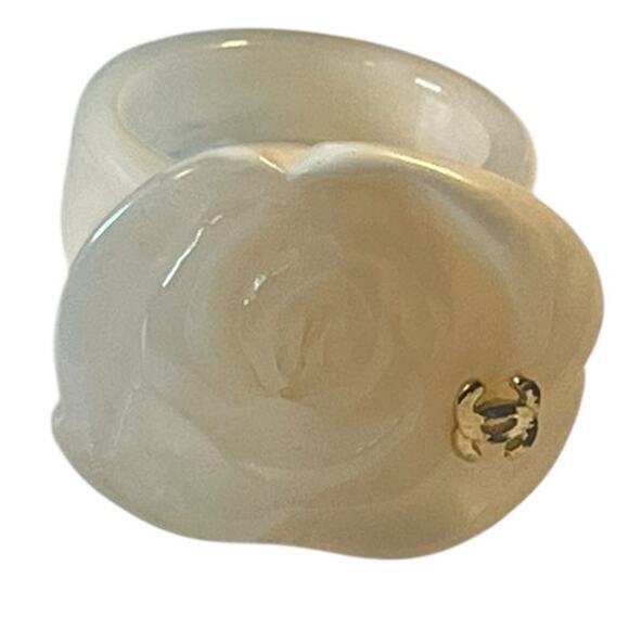 Chanel Camellia Flower CC Logo Resin Ring - Y2K Spring 2002 Vintage Sz 6.5 - Picture 7 of 11